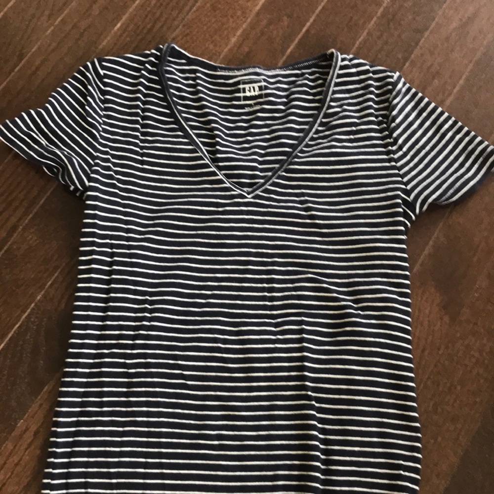 Gap Striped V neck t-shirt